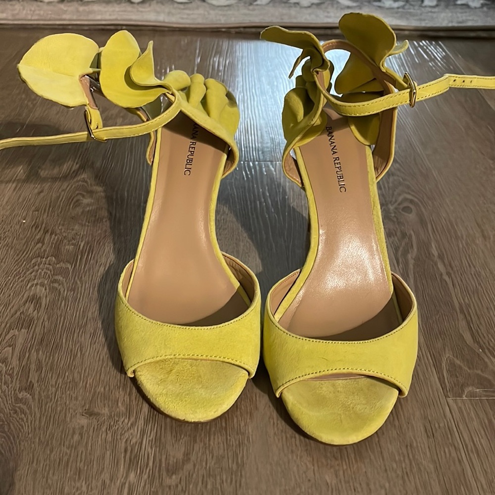 EUC Banana Republic Heels- size 6.5